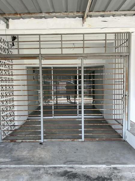 1-storey Terraced House for Sale in Sea Park (Petaling Jaya) - Mala Palanisamy - Exterior - PropertyGuru.com.my