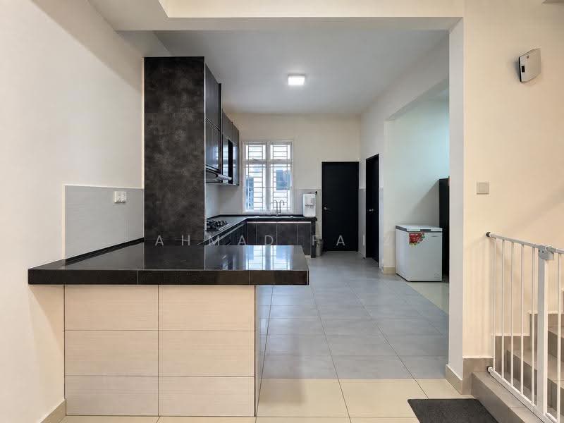 3-storey Terraced House for Sale in Sepang (Selangor) - Ahmad Faiz - Kitchen - PropertyGuru.com.my