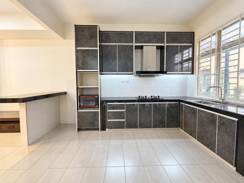 3-storey Terraced House for Sale in Sepang (Selangor) - Ahmad Faiz - Kitchen - PropertyGuru.com.my