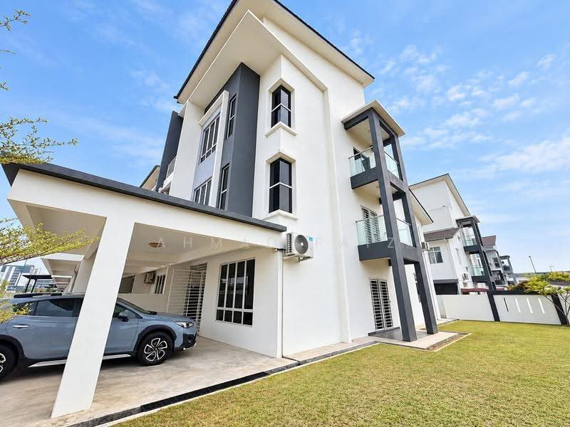 3-storey Terraced House for Sale in Sepang (Selangor) - Ahmad Faiz - Exterior - PropertyGuru.com.my