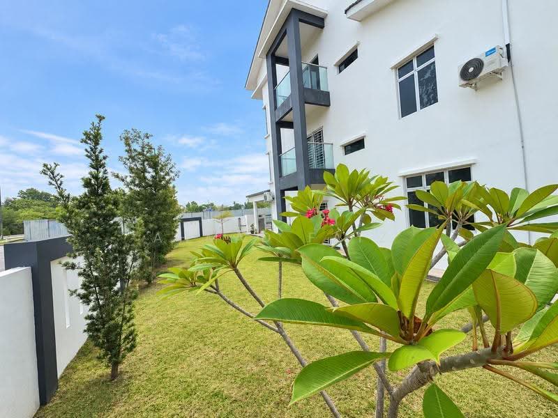 3-storey Terraced House for Sale in Sepang (Selangor) - Ahmad Faiz - Exterior - PropertyGuru.com.my