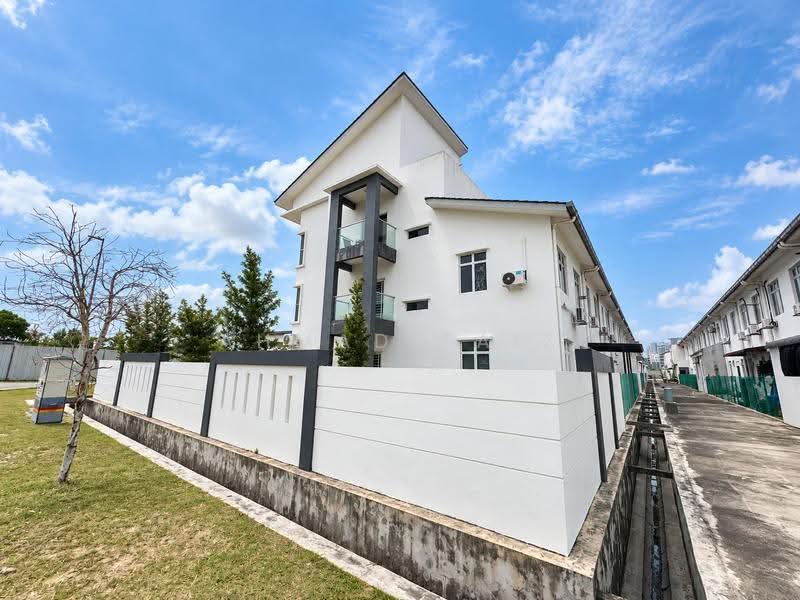 3-storey Terraced House for Sale in Sepang (Selangor) - Ahmad Faiz - Exterior - PropertyGuru.com.my