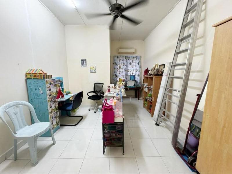Terraced House for Sale in Bandar Puteri Klang (Klang) - Rylin Tan - Study - PropertyGuru.com.my