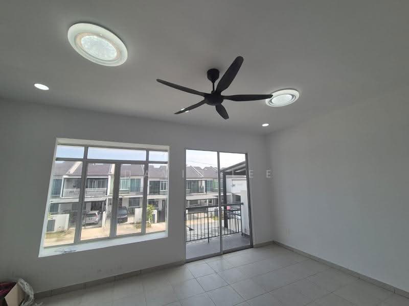 2-storey Terraced House for Rent in Taman Kundang Jaya (Rawang) - David Lee - Balcony - PropertyGuru.com.my