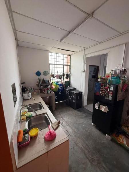 Bungalow House for Sale in Seksyen 4 (Petaling Jaya) - Nazrin Hakimin - Kitchen - PropertyGuru.com.my