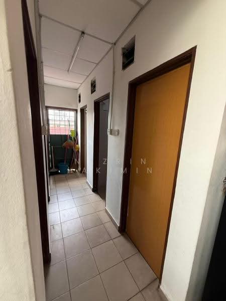 Bungalow House for Sale in Seksyen 4 (Petaling Jaya) - Nazrin Hakimin - Corridor - PropertyGuru.com.my