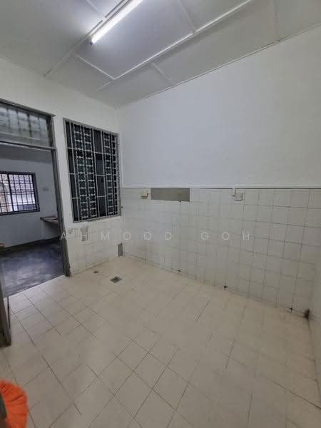 1.5-storey Terraced House for Rent in Taman Ungku (Johor Bahru) - AhMood Goh - Kitchen - PropertyGuru.com.my