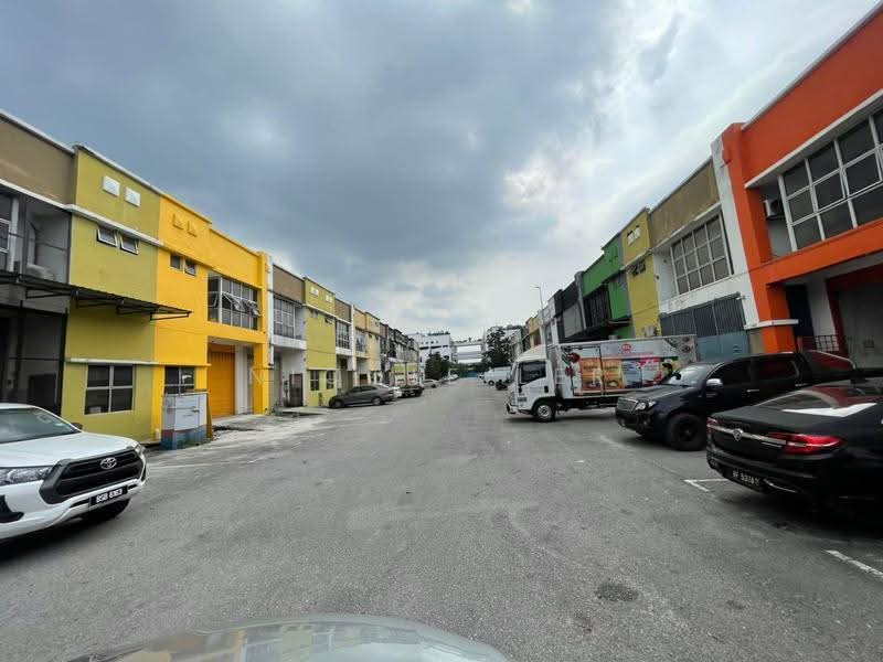 Factory for Sale in Bukit Kemuning (Shah Alam) - Nicole Ler - front road - PropertyGuru.com.my