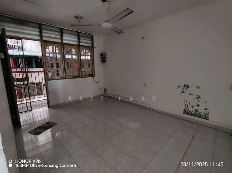 Rumah Flat untuk Dijual di Taman Seri Damai - Kaze Kang - Living Room - PropertyGuru.com.my