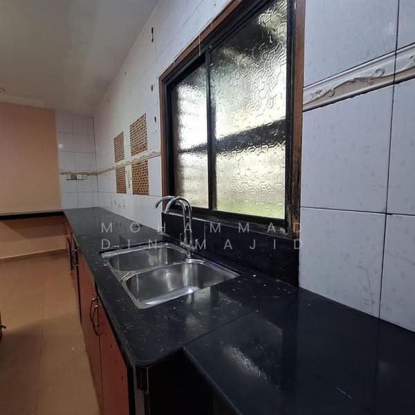 1-storey Terraced House for Sale in Bandar Kinrara Seksyen 1 (Bandar Kinrara) - Mohammad Din Majid - Kitchen - PropertyGuru.com.my