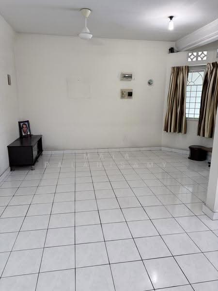 2-storey Terraced House for Sale in Kelana Jaya (Petaling Jaya) - Mala Palanisamy - Living Room - PropertyGuru.com.my