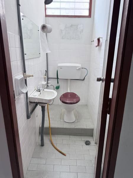 2-storey Terraced House for Sale in Kelana Jaya (Petaling Jaya) - Mala Palanisamy - Bathroom - PropertyGuru.com.my
