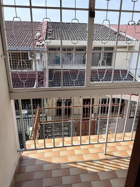 2-storey Terraced House for Sale in Kelana Jaya (Petaling Jaya) - Mala Palanisamy - Exterior - PropertyGuru.com.my