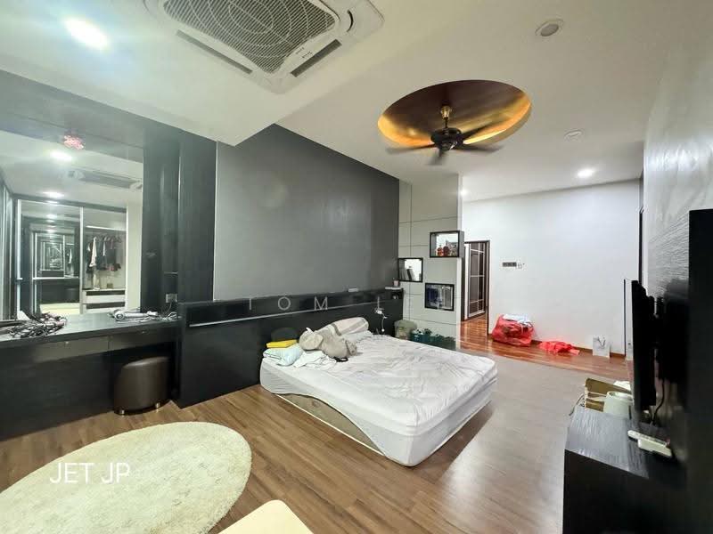 Semi-Detached House for Sale in Klang (Selangor) - Tom Lee - Master Bedroom - PropertyGuru.com.my