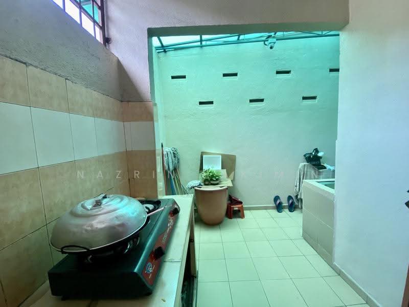 Rumah Teres 2-Tingkat untuk Dijual di Damansara Damai (Selangor) - Nazrin Hakimin - Kitchen - PropertyGuru.com.my