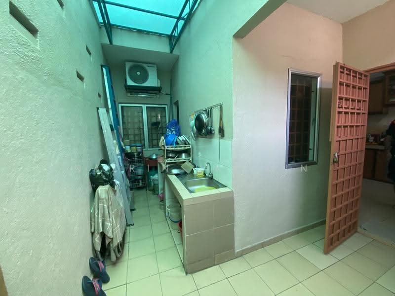 Rumah Teres 2-Tingkat untuk Dijual di Damansara Damai (Selangor) - Nazrin Hakimin - Kitchen - PropertyGuru.com.my