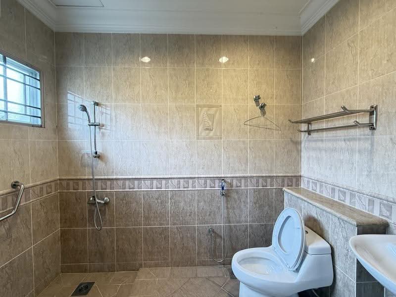 Rumah Banglo untuk Dijual di Country Heights (Kajang) - Gaby Ng - Bathroom - PropertyGuru.com.my