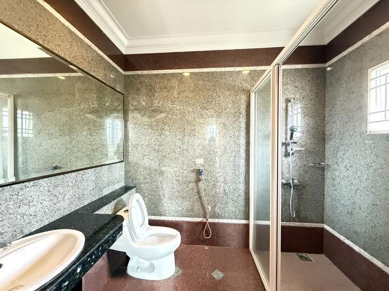 Rumah Banglo untuk Dijual di Country Heights (Kajang) - Gaby Ng - Bathroom - PropertyGuru.com.my