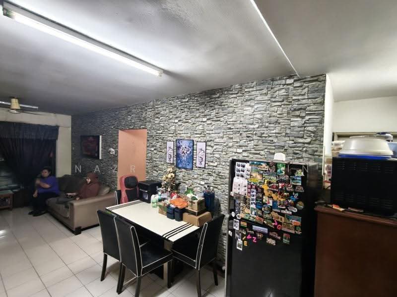 Pangsapuri untuk Dijual di Alam Prima - Nazrin Hakimin - Living Room - PropertyGuru.com.my