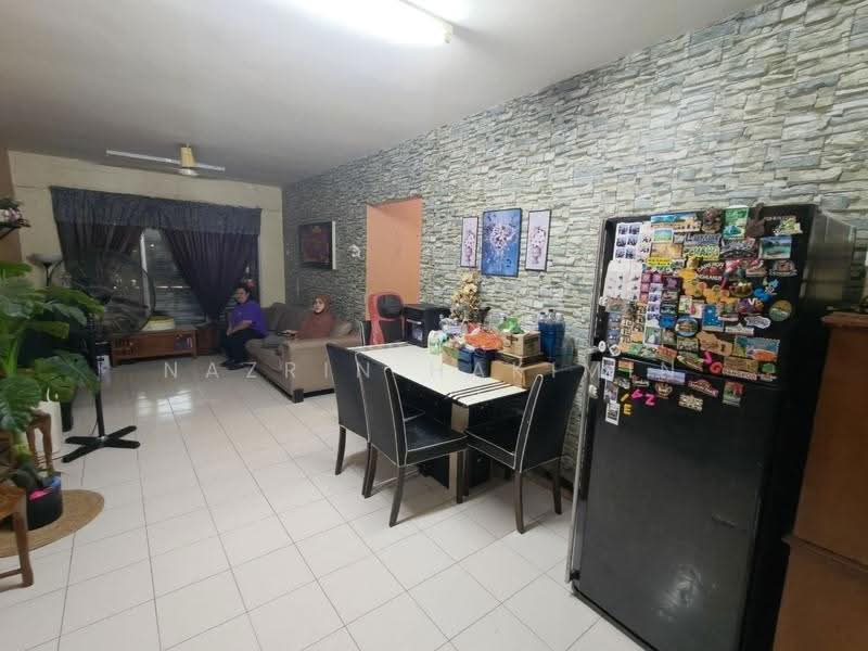 Pangsapuri untuk Dijual di Alam Prima - Nazrin Hakimin - Living Room - PropertyGuru.com.my