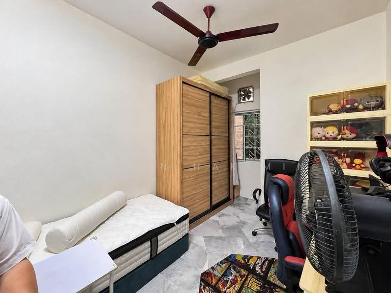 Rumah Teres untuk Dijual di Bandar Country Homes (Rawang) - Nazrin Hakimin - Bedroom - PropertyGuru.com.my