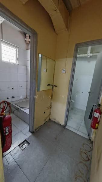 Shop for Rent in KL City Centre (Kuala Lumpur) - Alwin Yee - Bathroom - PropertyGuru.com.my