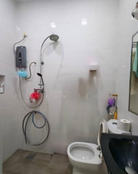 1-storey Terraced House for Sale in Taman Molek (Johor Bahru) - Ryon Teh - Bathroom - PropertyGuru.com.my