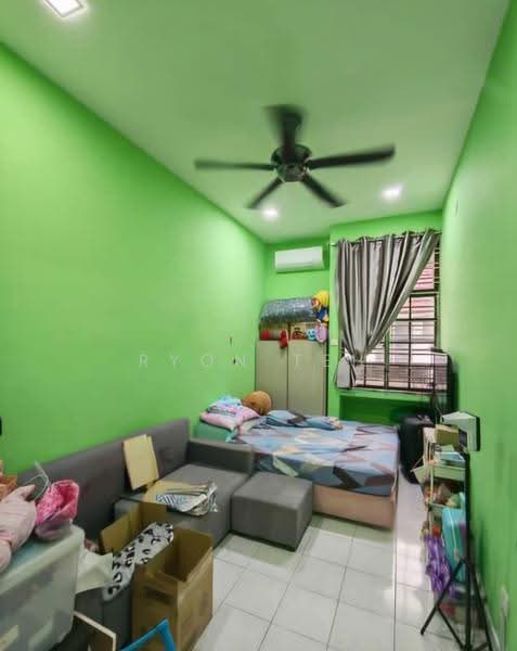 1-storey Terraced House for Sale in Taman Molek (Johor Bahru) - Ryon Teh - Bedroom - PropertyGuru.com.my