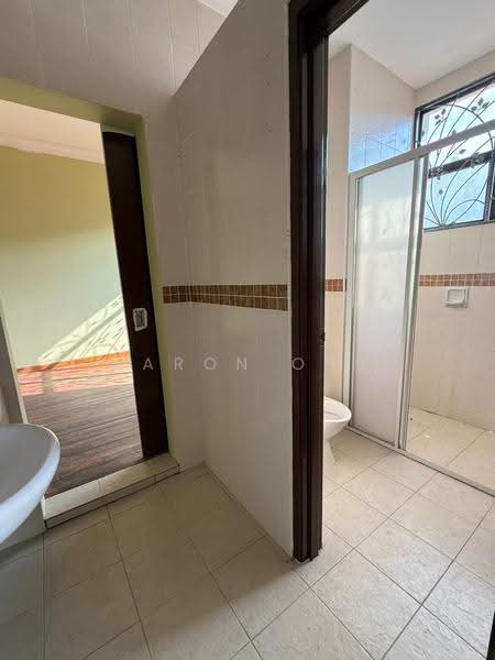 Semi-Detached House for Sale in Taman Melawati (Ulu Kelang) - Aaron Ong - Bathroom - PropertyGuru.com.my