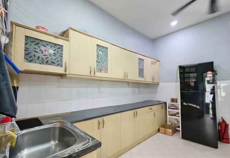 1-storey Terraced House for Rent in Taman Molek (Johor Bahru) - Ryon Teh - Kitchen - PropertyGuru.com.my