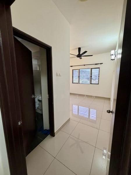 Kondominium untuk Disewa di Residensi Zamrud - Peter Tan - Corridor - PropertyGuru.com.my