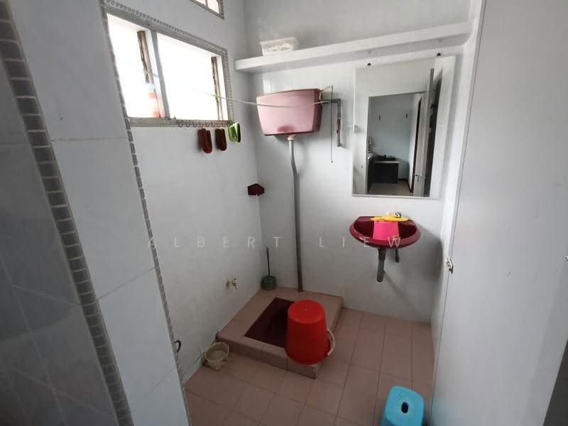 1-storey Terraced House for Sale in Pontian (Johor) - Albert Liew - Bathroom - PropertyGuru.com.my
