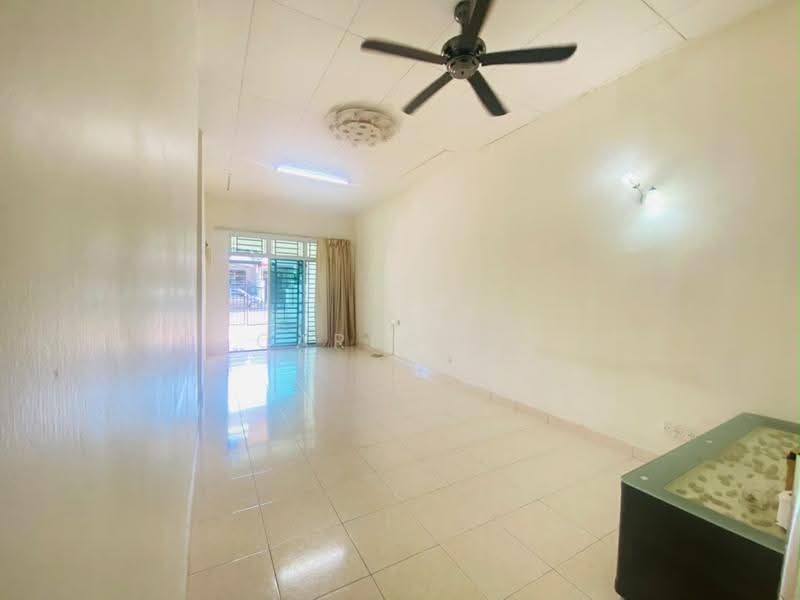 1-storey Terraced House for Sale in Taman Bestari Indah (Ulu Tiram) - Carson . - Living Room - PropertyGuru.com.my