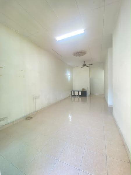 1-storey Terraced House for Sale in Taman Bestari Indah (Ulu Tiram) - Carson . - Living Room - PropertyGuru.com.my