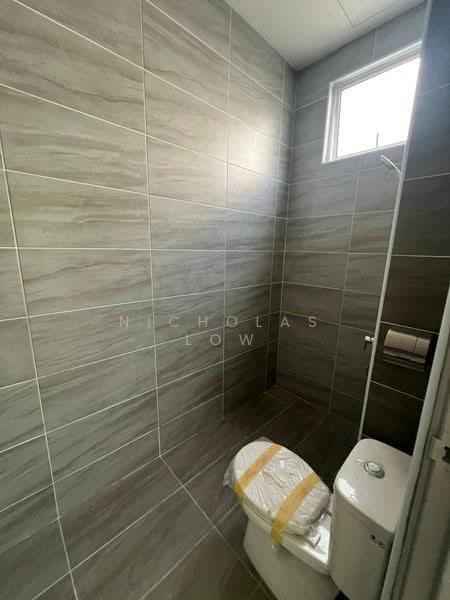 Rumah Kluster untuk Disewa di Taman Bestari Indah (Ulu Tiram) - Nicholas Low - Bathroom - PropertyGuru.com.my