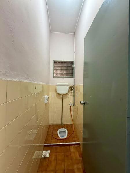 1-storey Terraced House for Sale in Taman Johor Jaya (Johor Bahru) - Carson . - Bathroom - PropertyGuru.com.my