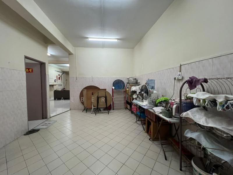 2-storey Terraced House for Sale in Taman Pulai Utama (Skudai) - Albert Liew - Kitchen - PropertyGuru.com.my