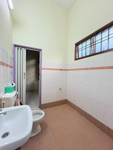 2-storey Terraced House for Sale in Taman Pulai Utama (Skudai) - Albert Liew - Bathroom - PropertyGuru.com.my