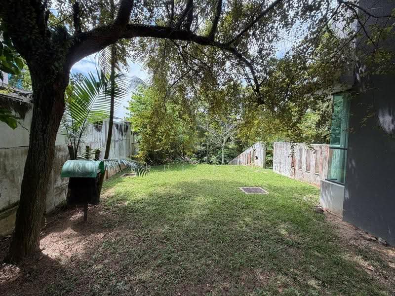 Rumah Banglo untuk Dijual di Shah Alam (Selangor) - Khairul Syafiq - Garden - PropertyGuru.com.my
