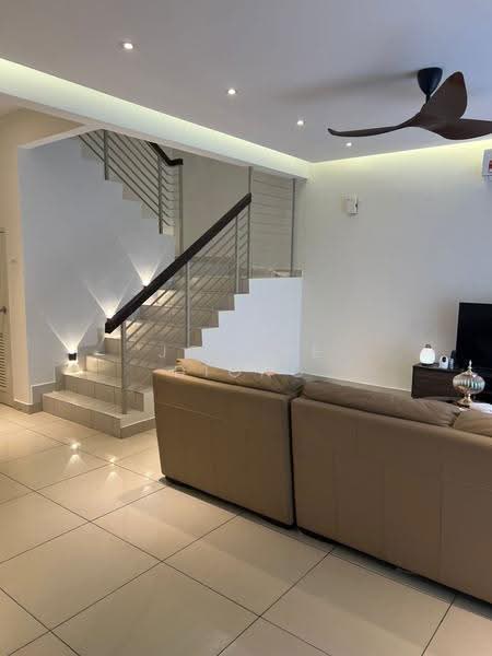 Rumah Teres 2-Tingkat untuk Disewa di Abadi Heights (Puchong) - Joanne Diong - Living Room - PropertyGuru.com.my