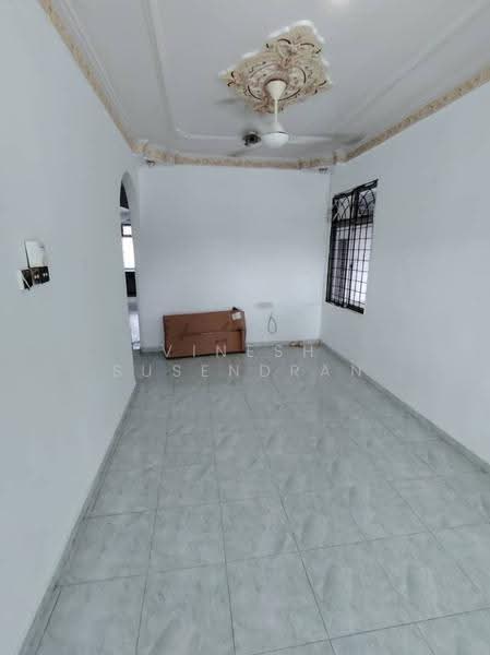 Rumah Teres 1-Tingkat untuk Disewa di Taman Universiti (Skudai) - Vinesh Susendran - Living Room - PropertyGuru.com.my