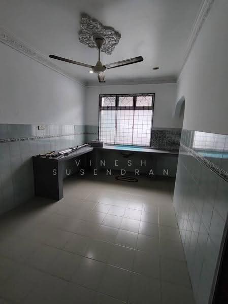 Rumah Teres 1-Tingkat untuk Disewa di Taman Universiti (Skudai) - Vinesh Susendran - Kitchen - PropertyGuru.com.my