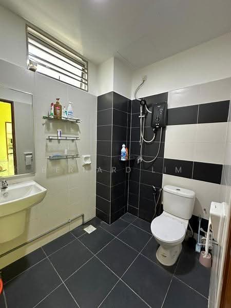 Kediaman Servis untuk Disewa di The Twin Residences - Bernard Lim - Bathroom - PropertyGuru.com.my