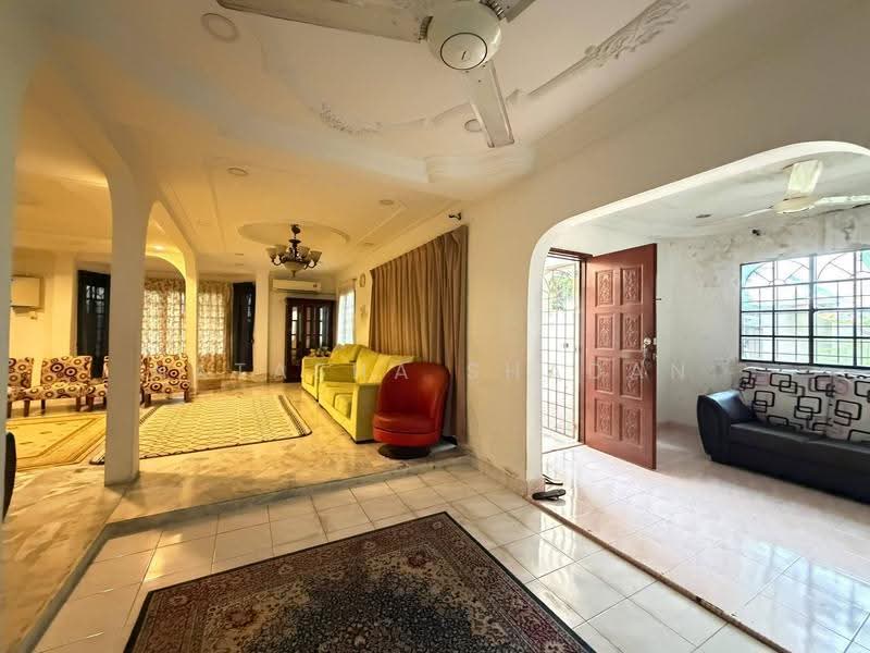 2-storey Terraced House for Rent in Usj 1 (Subang Jaya) - Natasha Shadan - Living Room - PropertyGuru.com.my