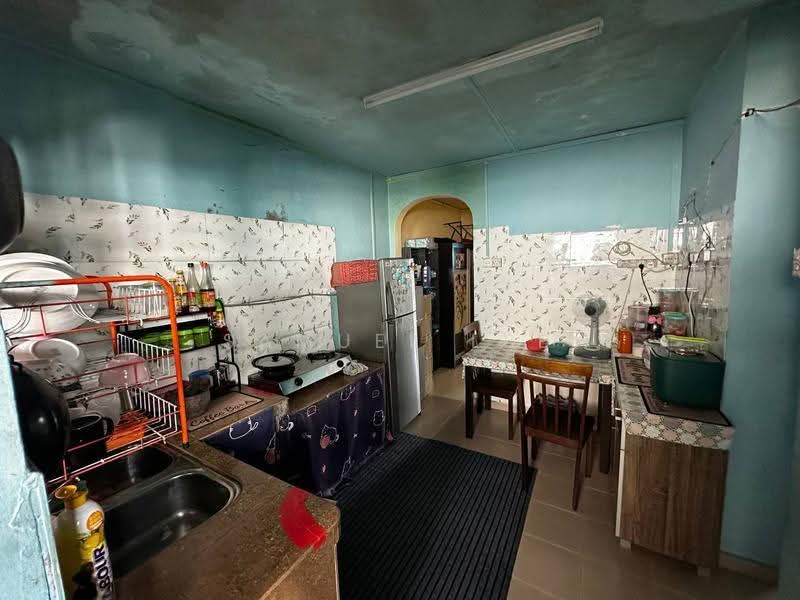 Rumah Teres 2-Tingkat untuk Dijual di Taman Ungku Tun Aminah (Skudai) - Samuel Lee - Kitchen - PropertyGuru.com.my