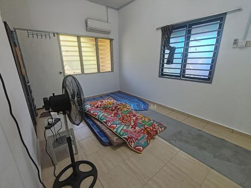 2-storey Terraced House for Rent in Taman Seri Songket (Batu Berendam) - Ann Lim - Bedroom - PropertyGuru.com.my