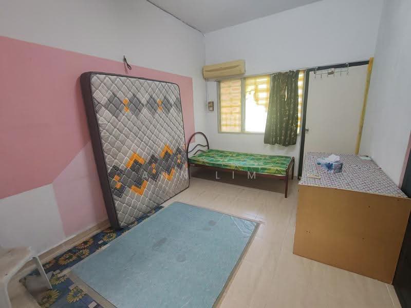 2-storey Terraced House for Rent in Taman Seri Songket (Batu Berendam) - Ann Lim - Bedroom - PropertyGuru.com.my