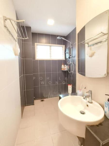 Rumah Teres untuk Dijual di Usj 3 (Subang Jaya) - Poh Lai Wong - Bathroom - PropertyGuru.com.my