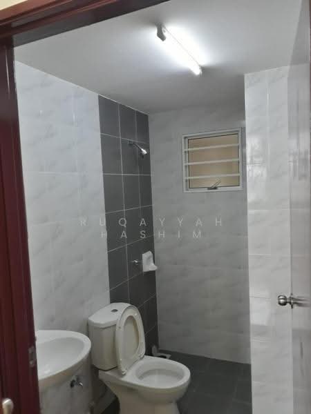 Pangsapuri untuk Dijual di Larai Apartment Presint 6 @ Putrajaya - Ruqayyah Hashim - Bathroom - PropertyGuru.com.my