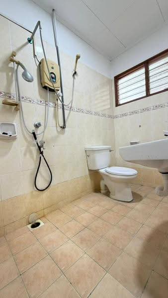 Rumah Teres 2-Tingkat untuk Dijual di Taman Mutiara Rini (Skudai) - Jameson Choo - Bathroom - PropertyGuru.com.my